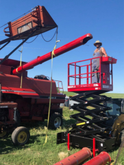 Skid-Lift for Working on Combine Skid-Lift for Working on Combine